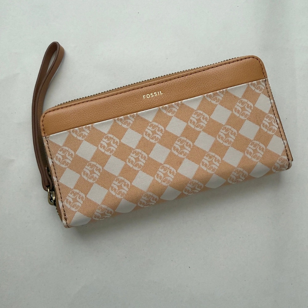 Fossil Jori Zip Clutch White Tan Classic Preppy Quiet Luxury Travel Organizer